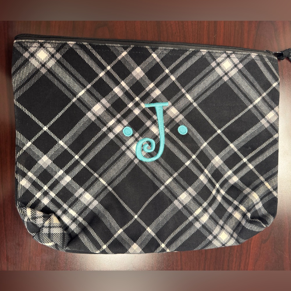 Thirty-one gifts single pocket pouch